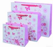 Nên chọn túi giấy có sẵn hay đặt in