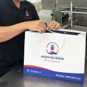 Hướng Dẫn Chi Tiết Cách Chọn Quai Túi Giấy: Từ Chất Liệu Đến Kiểu Dáng Bền Đẹp