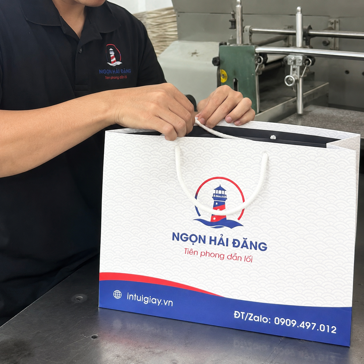 Quai xách túi giấy Ngọn Hải Đăng